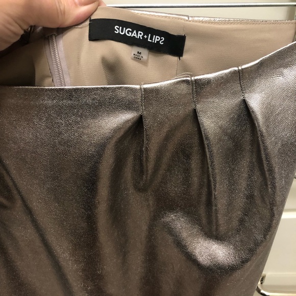 Sugar & Lips Metallic Mini Skirt. Size Medium. - Picture 5 of 5